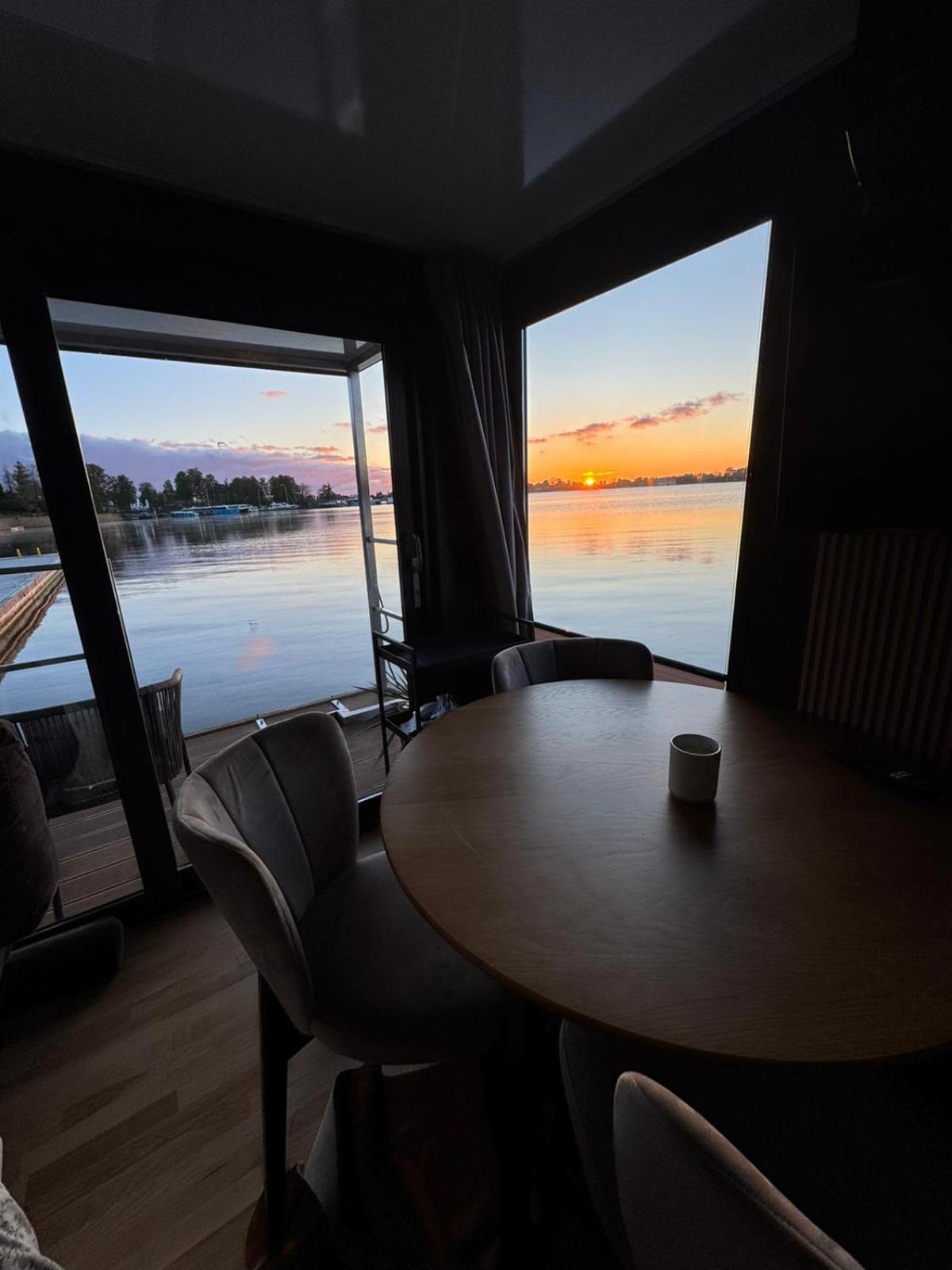 Domek Na Wodzie - Houseboat -Sauna, Taras Na Dachu, Dwie Sypialnie Mikołajki 外观 照片
