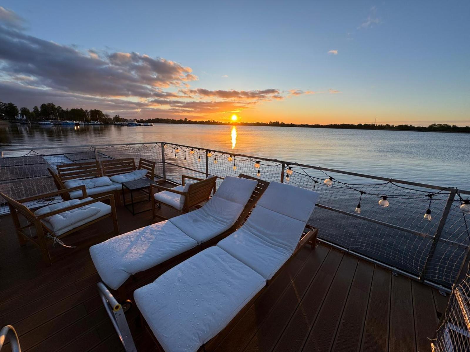 Domek Na Wodzie - Houseboat -Sauna, Taras Na Dachu, Dwie Sypialnie Mikołajki 外观 照片