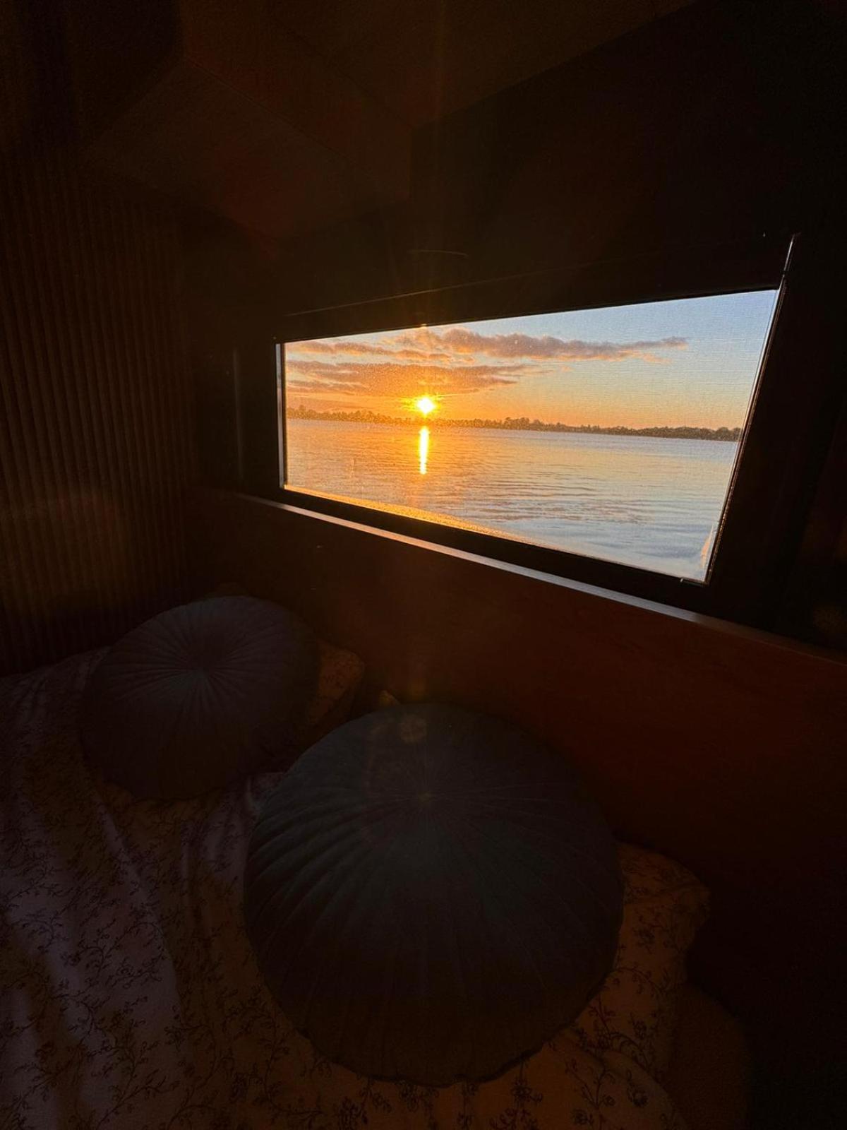 Domek Na Wodzie - Houseboat -Sauna, Taras Na Dachu, Dwie Sypialnie Mikołajki 外观 照片